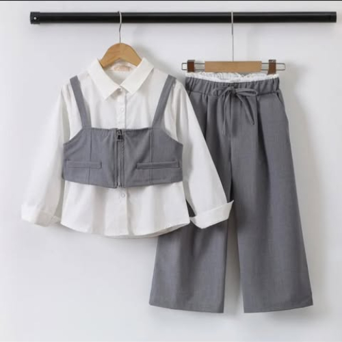 Dressipluusi ja pükste komplekt